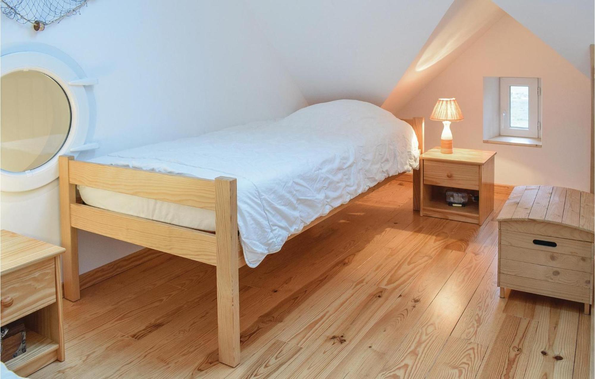 2 Bedroom Amazing Apartment In Ponts Exterior photo